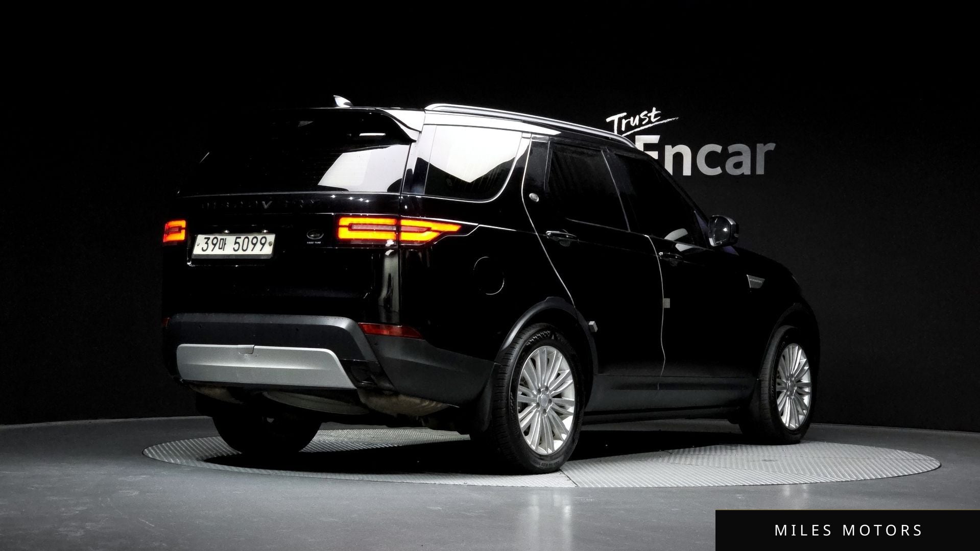 Land Rover Discovery 2018 — миниатюра 2