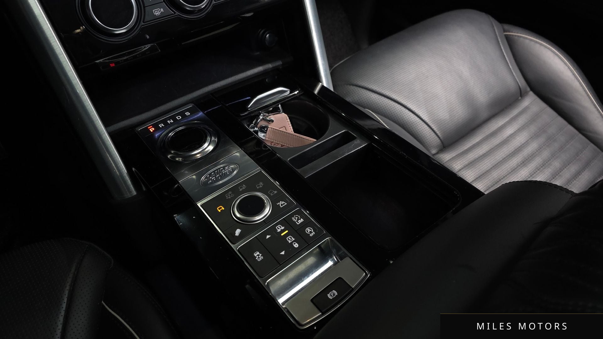 Land Rover Discovery 2018 — миниатюра 12