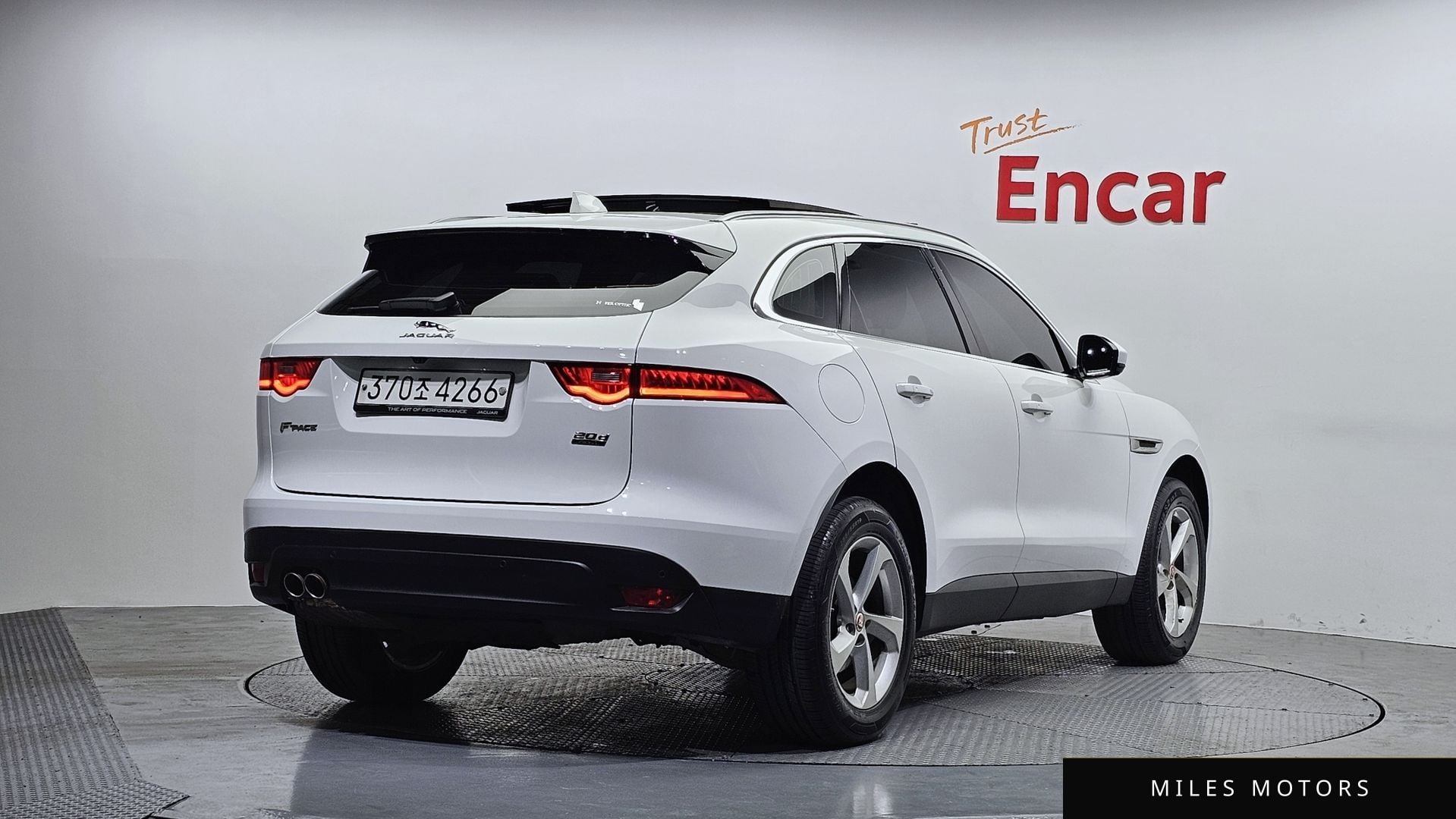 Jaguar F-PACE 2019 — миниатюра 2