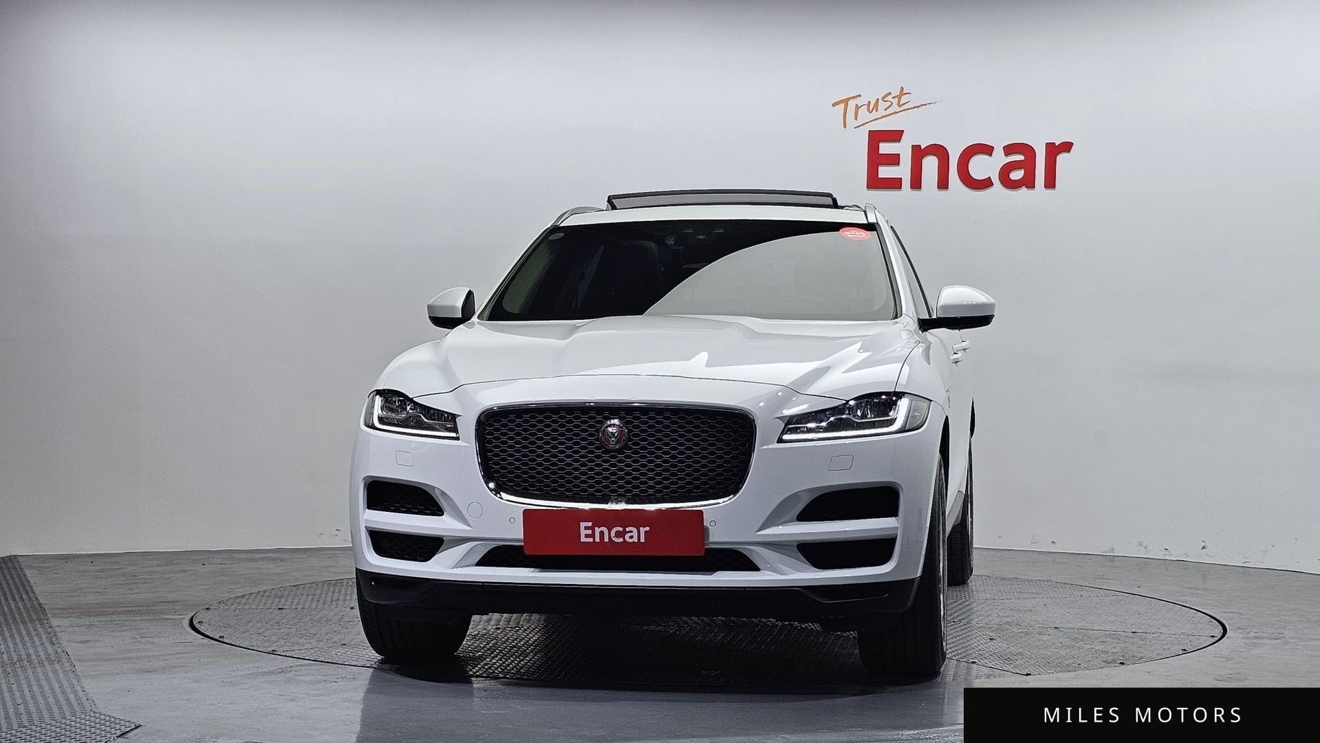 Jaguar F-PACE 2019 — миниатюра 3