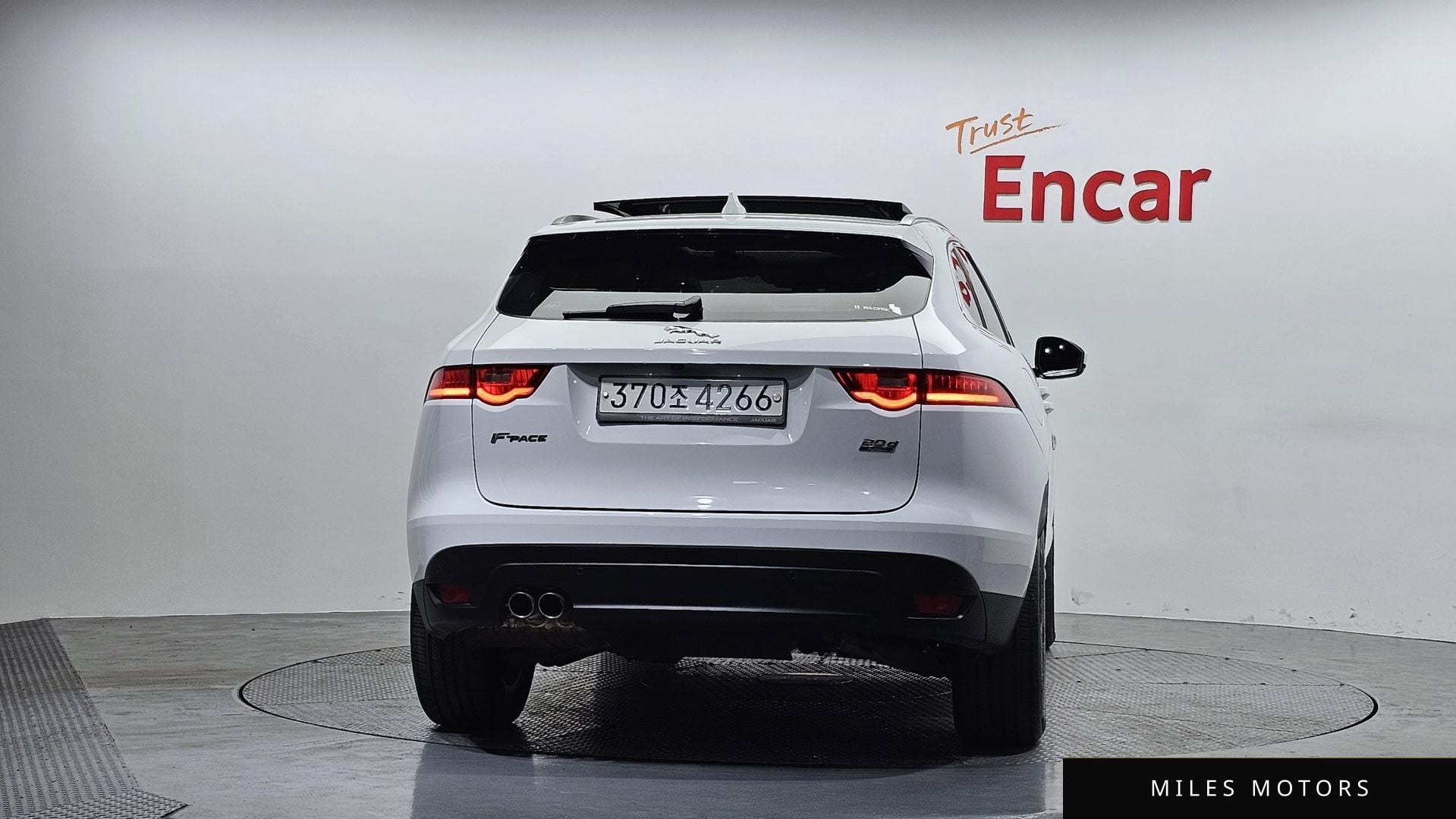 Jaguar F-PACE 2019 — миниатюра 4