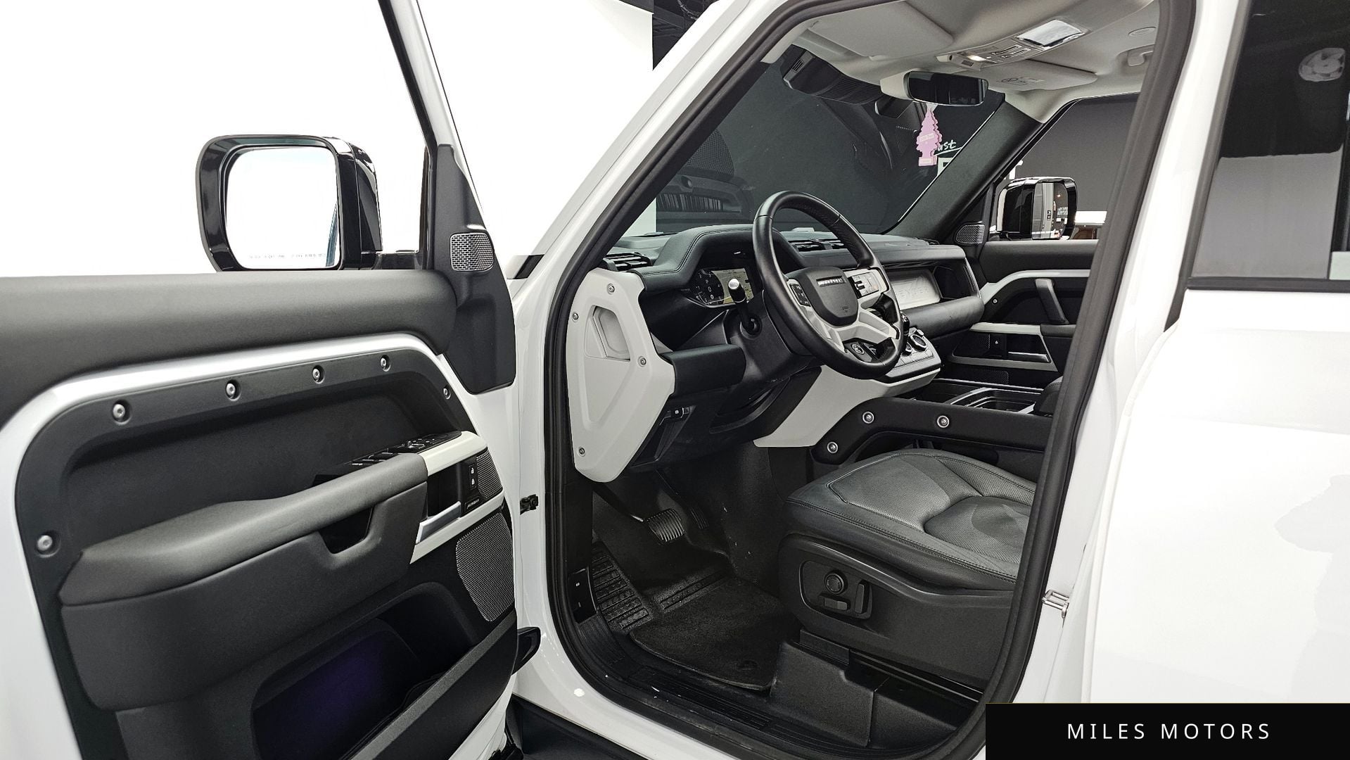 Land Rover Defender 2024 — миниатюра 10