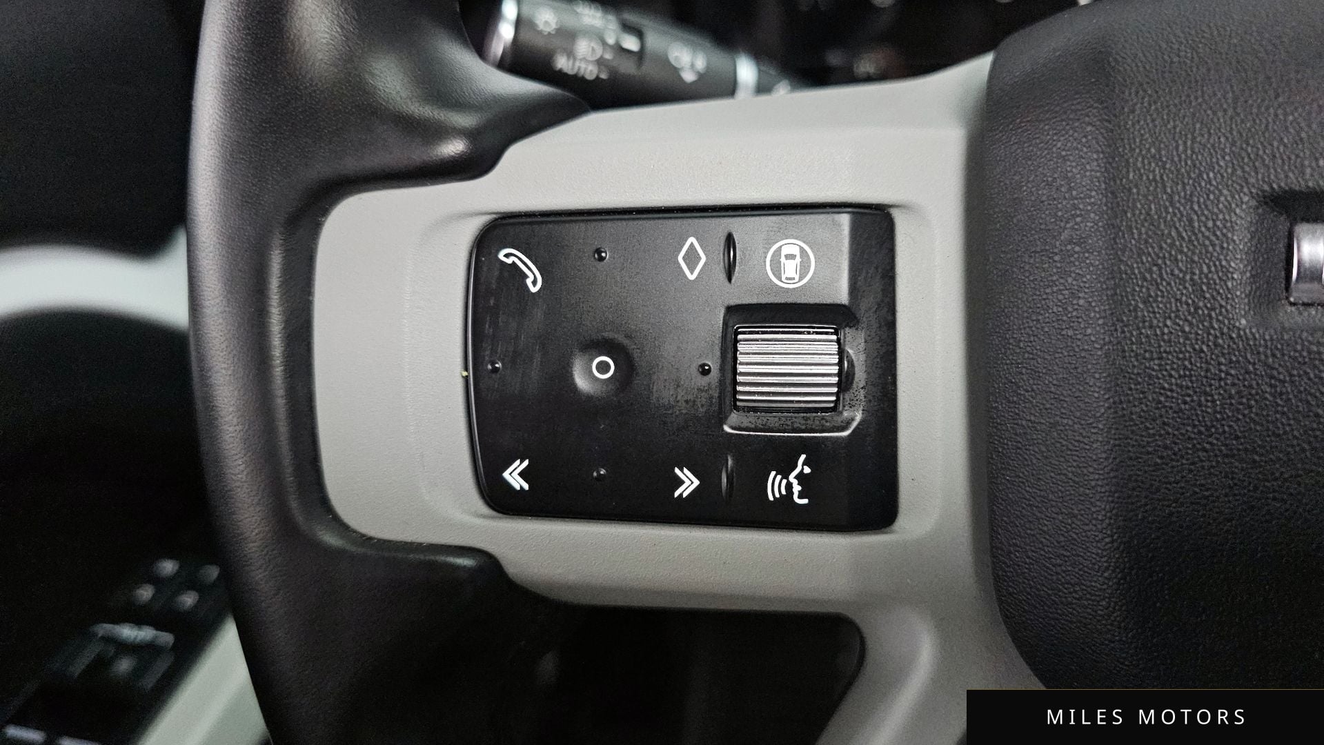 Land Rover Defender 2024 — миниатюра 14