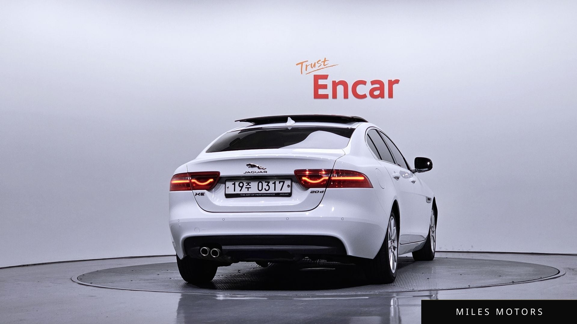 Jaguar XE 2016 — миниатюра 4