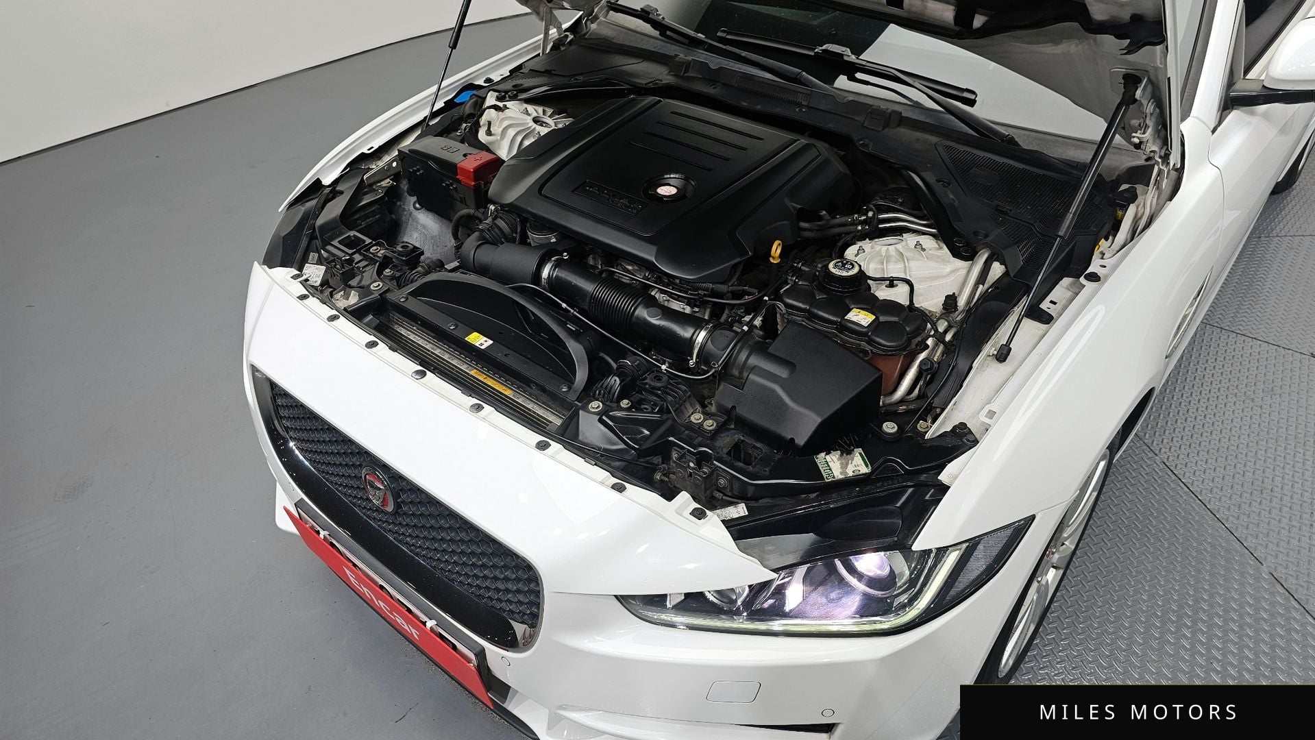 Jaguar XE 2016 — миниатюра 6