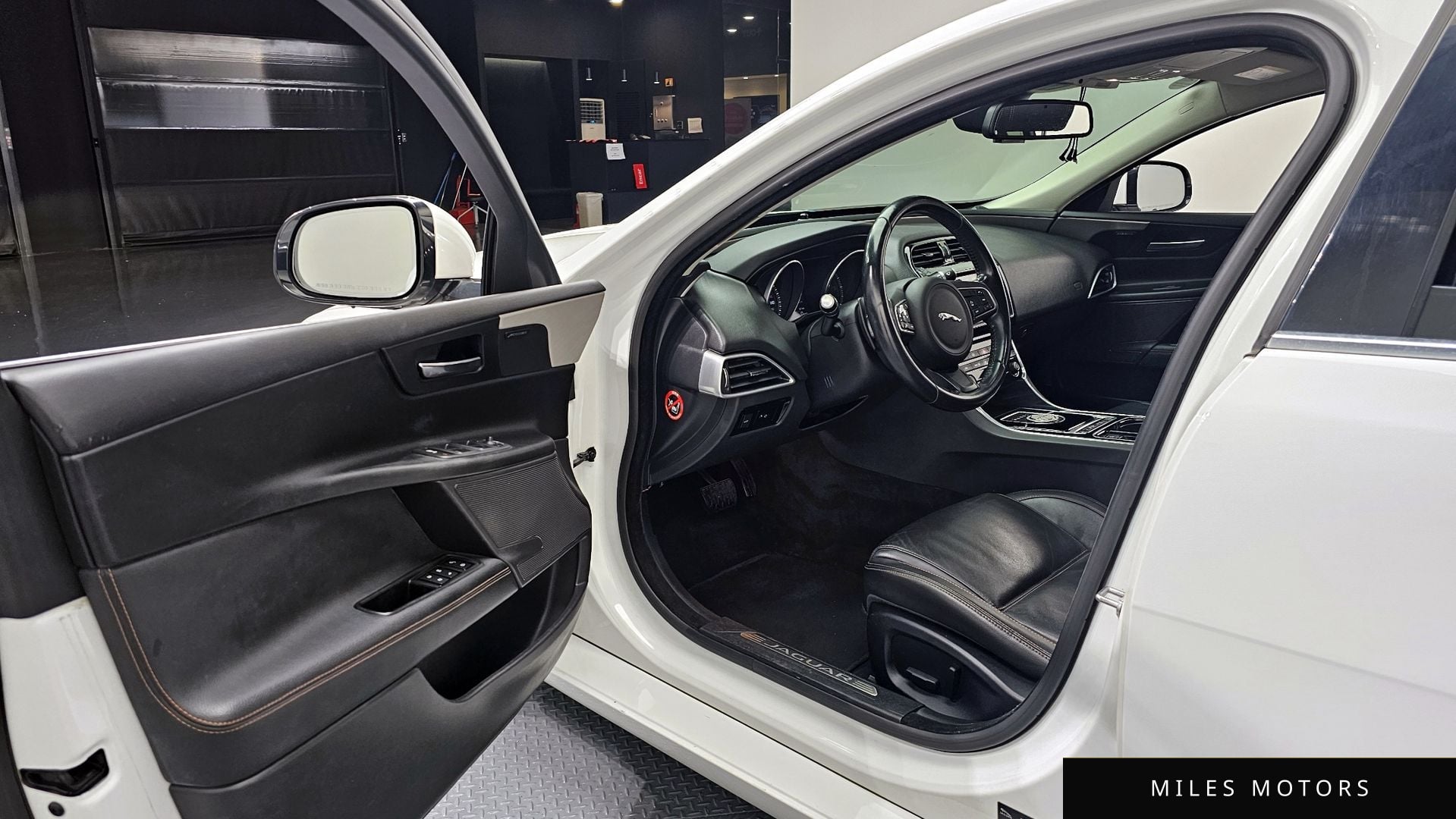 Jaguar XE 2016 — миниатюра 10
