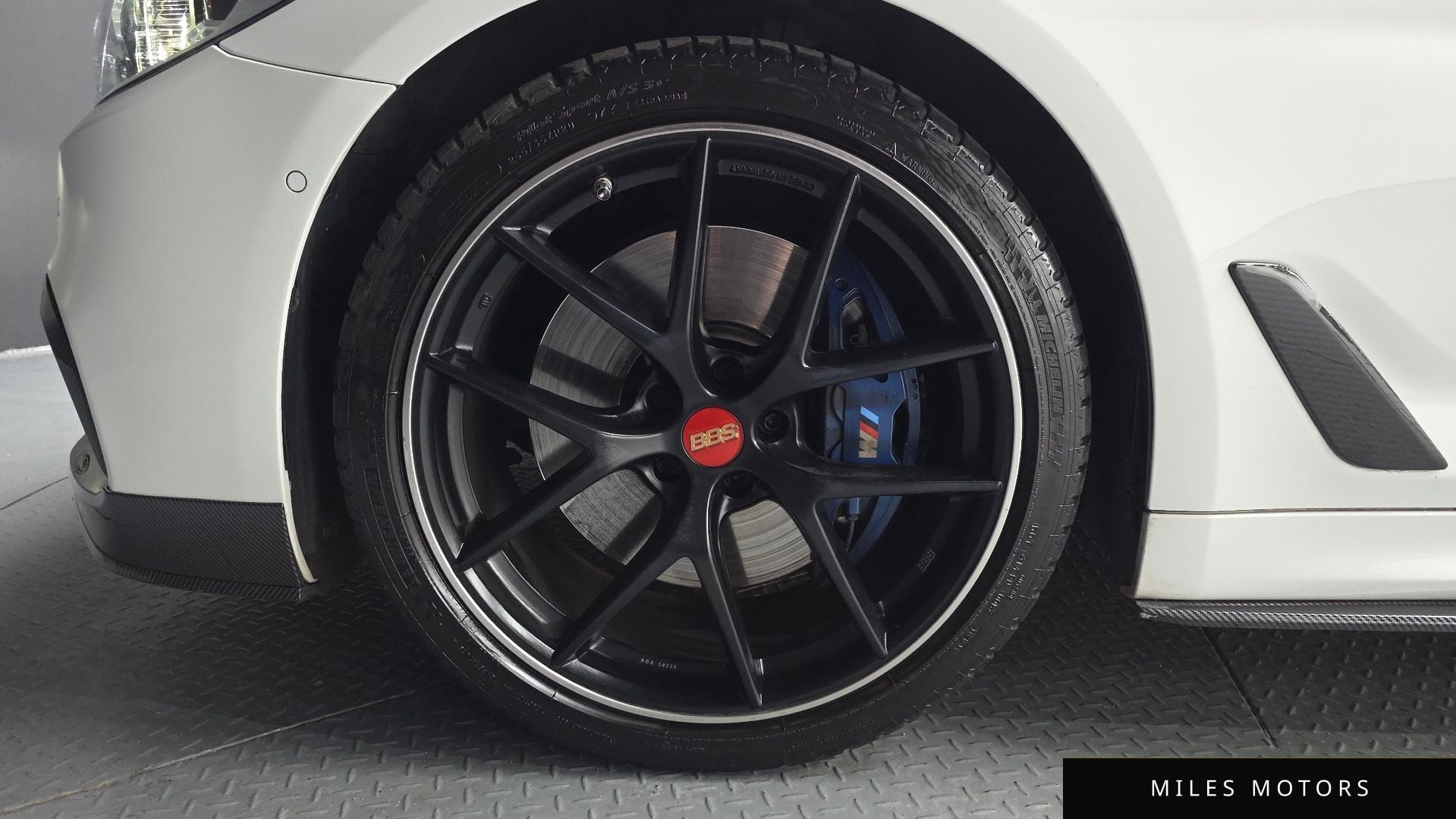 BMW 5 Series (G30) 2018 — миниатюра 5