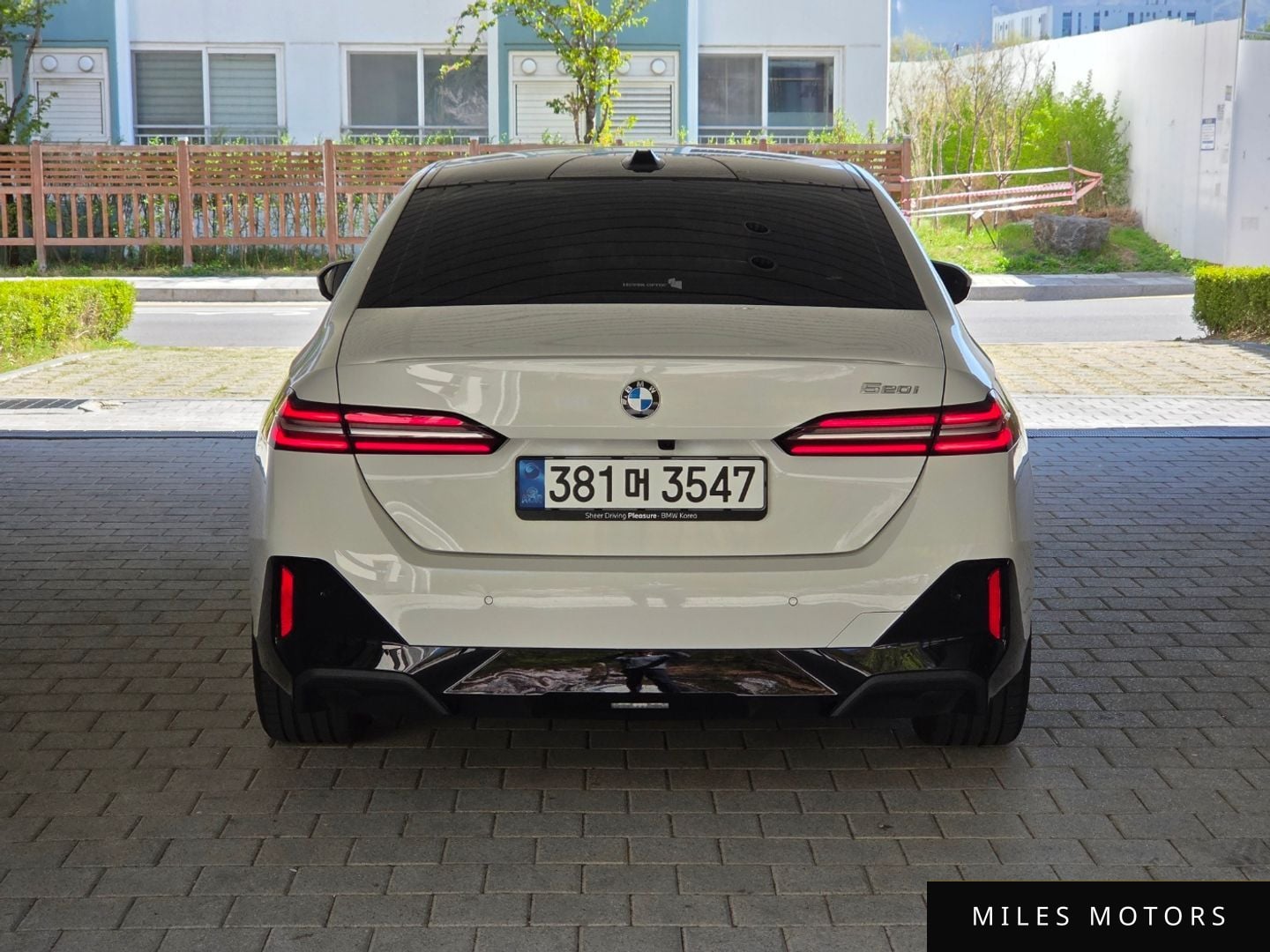 BMW 5 Series (G60) 2025 — миниатюра 4