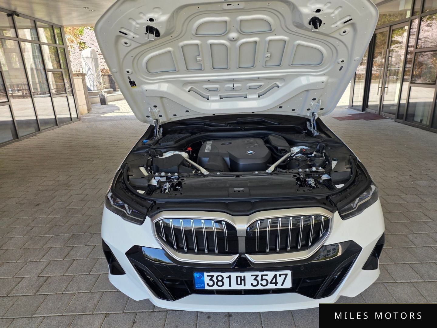 BMW 5 Series (G60) 2025 — миниатюра 6