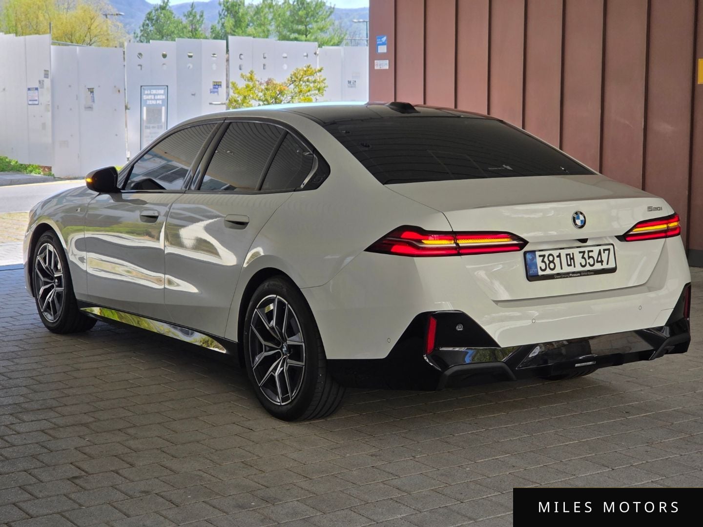 BMW 5 Series (G60) 2025 — миниатюра 7