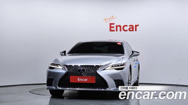 Лексус LS500h 2022 — миниатюра 3