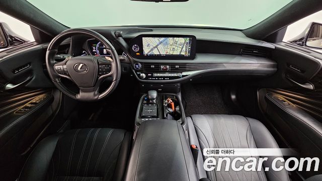 Лексус LS500h 2022 — миниатюра 10