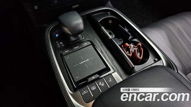 Лексус LS500h 2022 — миниатюра 12