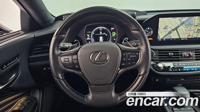 Лексус LS500h 2022 — миниатюра 18