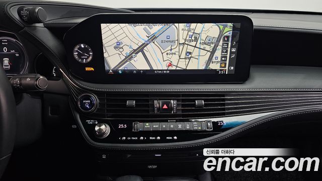 Лексус LS500h 2022 — миниатюра 19