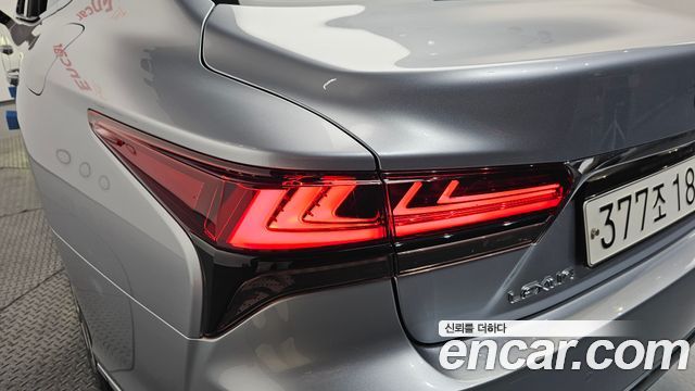 Лексус LS500h 2022 — миниатюра 9