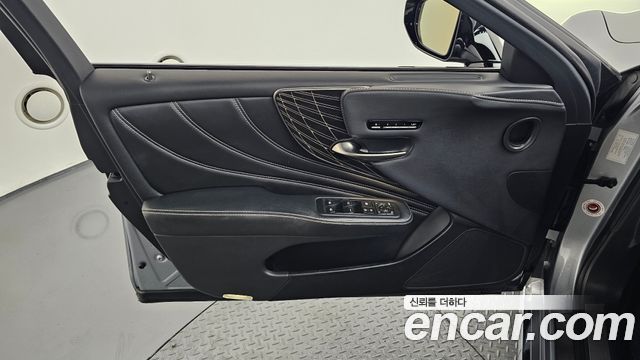 Лексус LS500h 2022 — миниатюра 14