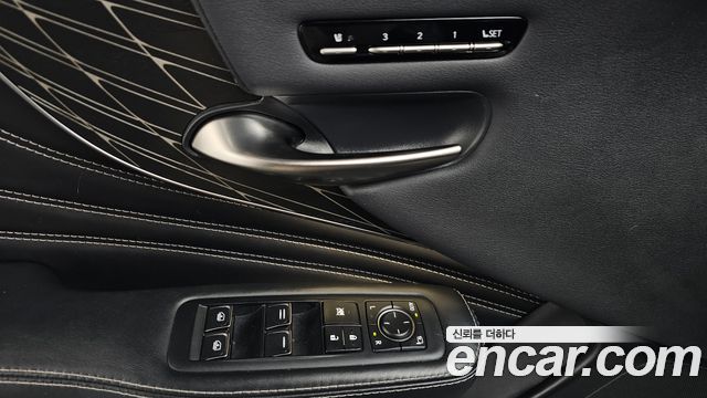 Лексус LS500h 2022 — миниатюра 35