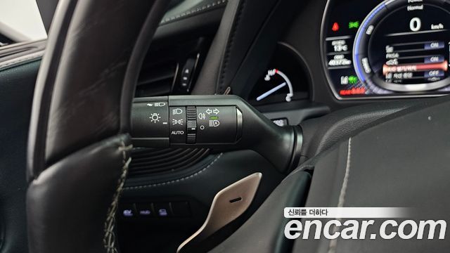 Лексус LS500h 2022 — миниатюра 36