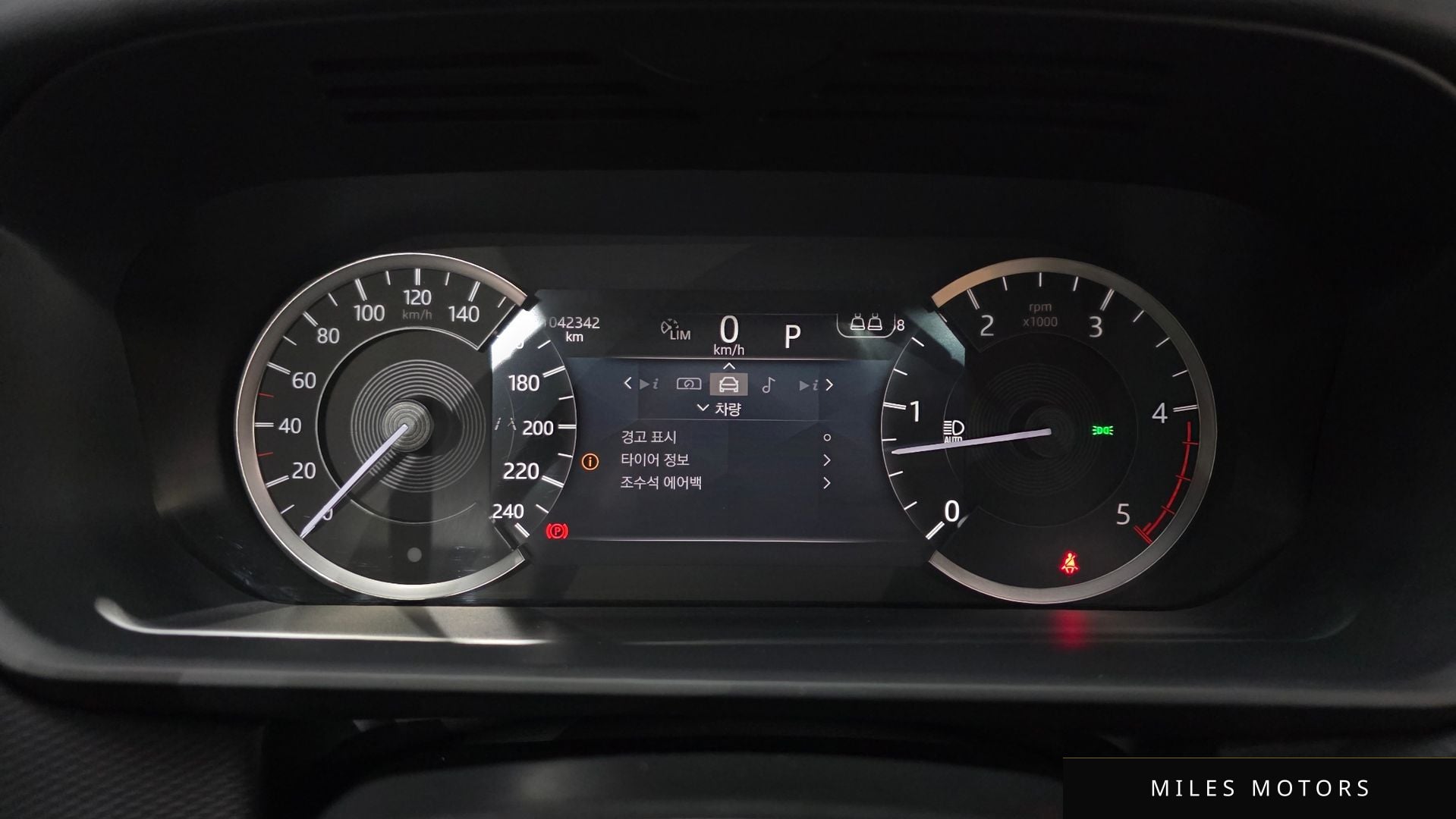 Land Rover Discovery 2023 — миниатюра 8
