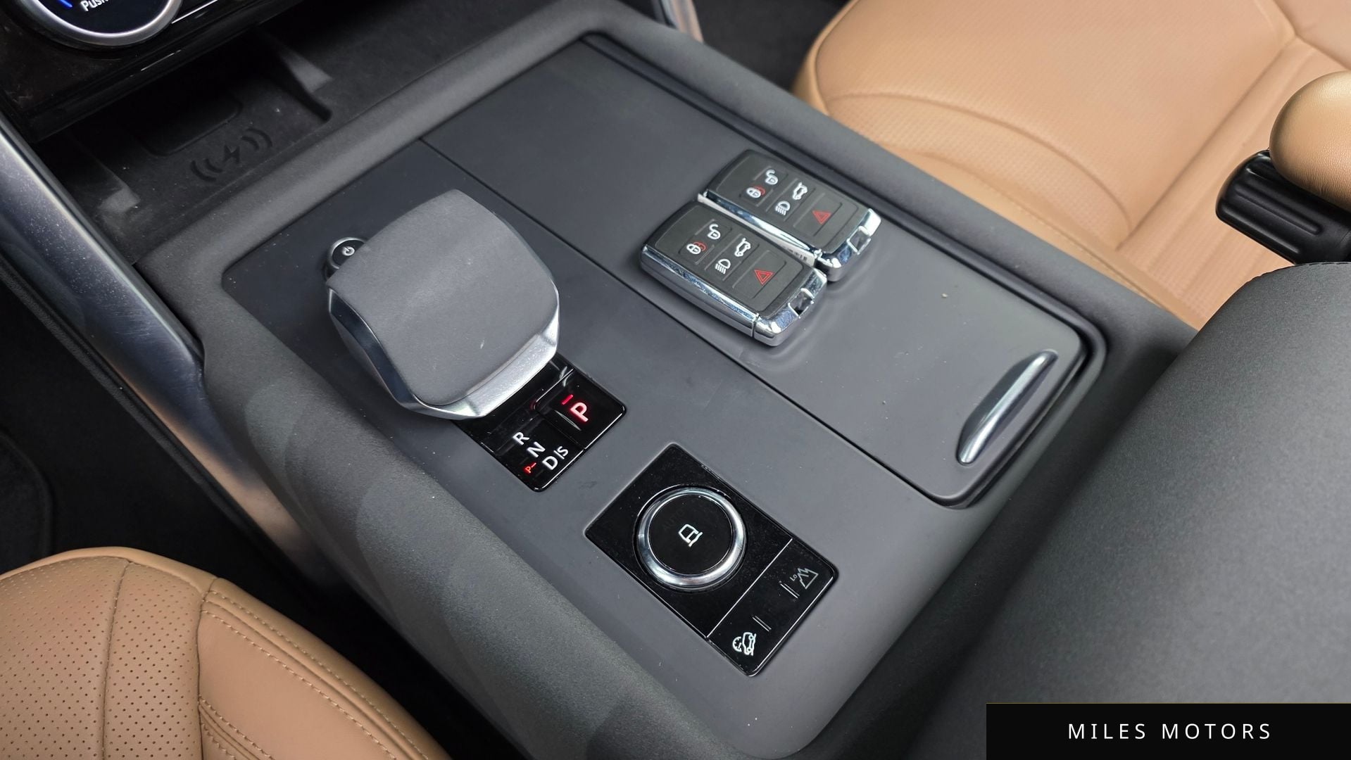 Land Rover Discovery 2023 — миниатюра 9