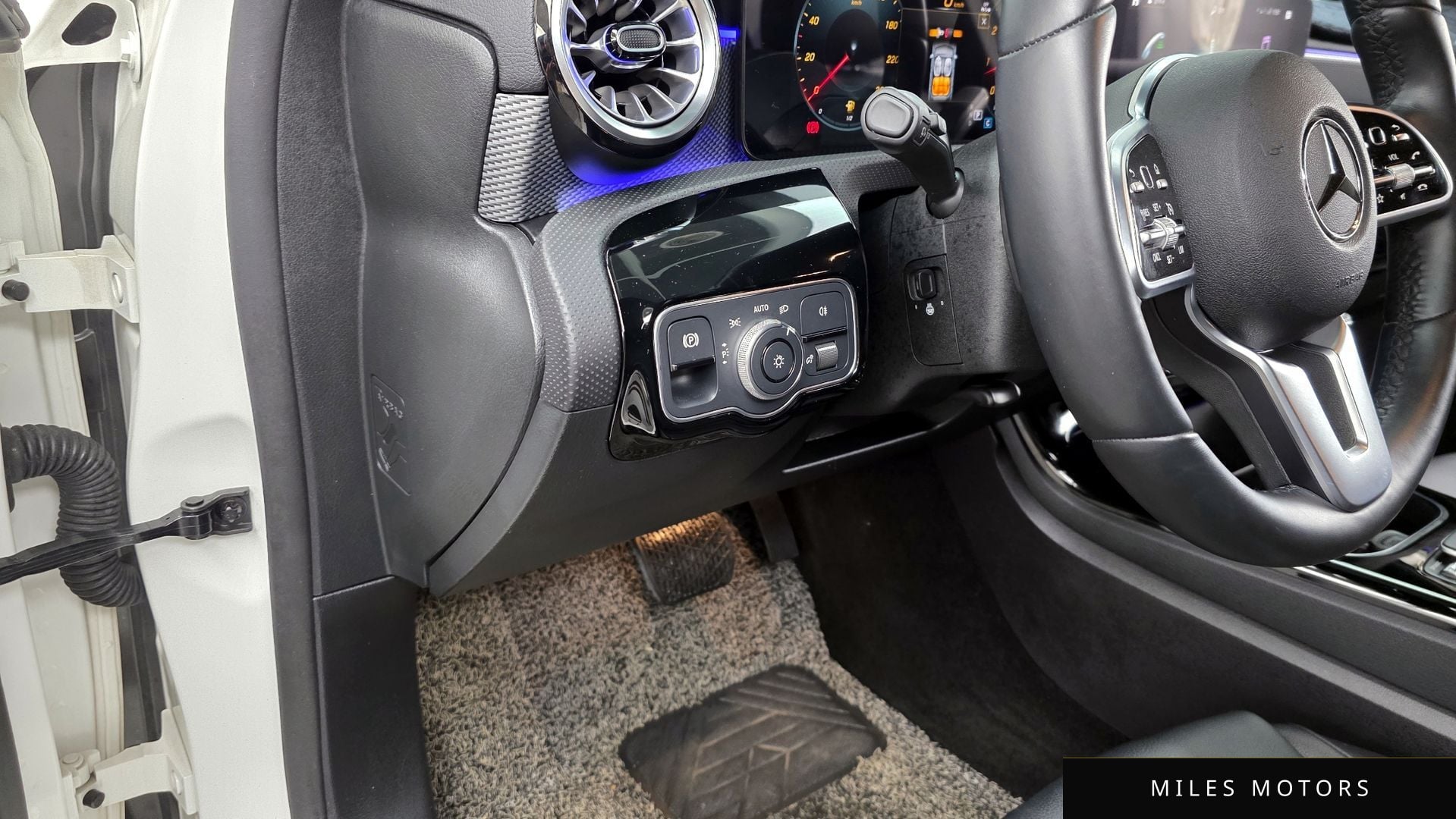 Mercedes-Benz A-Class W177 2023 — миниатюра 17