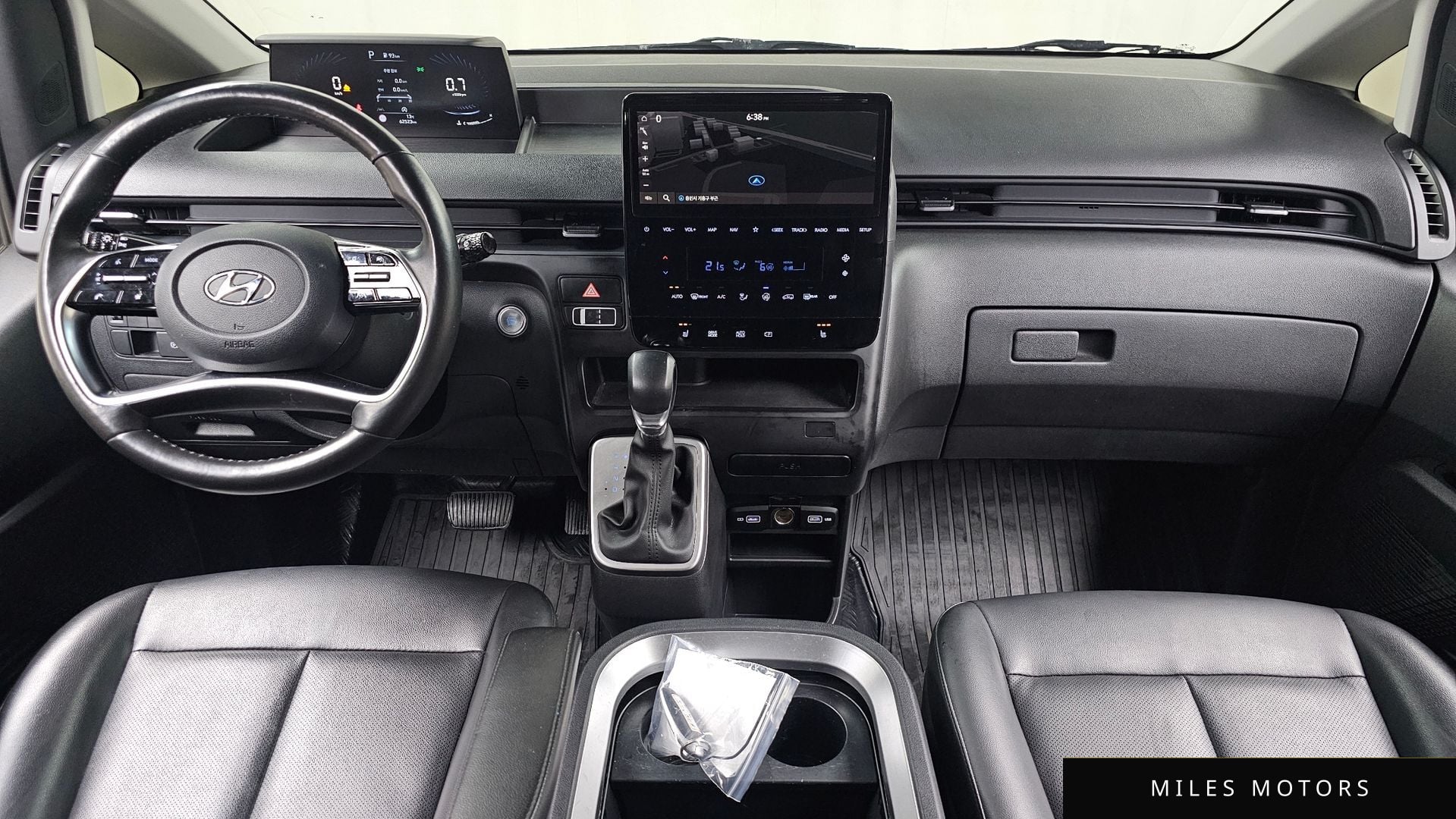 Hyundai Staria 2022 — миниатюра 10