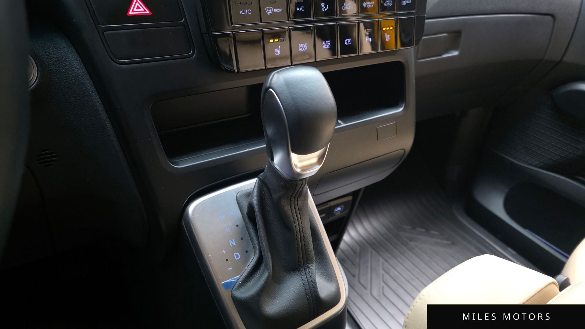 Hyundai Staria 2025 — миниатюра 12
