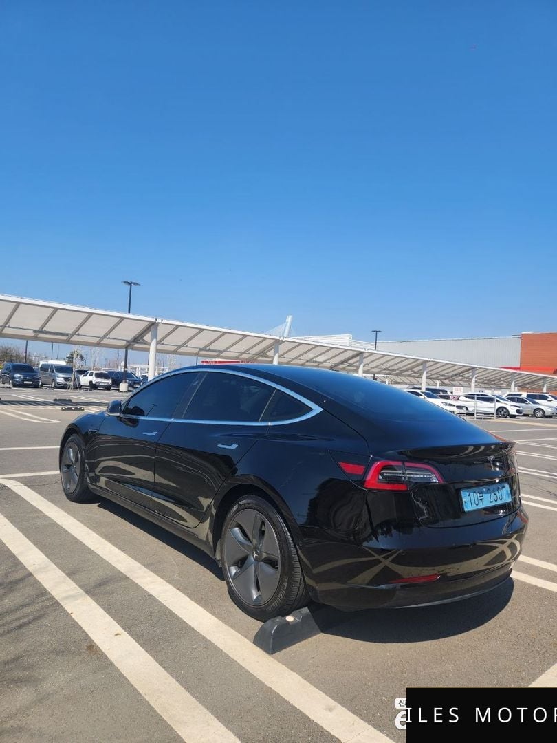 Tesla Model 3 2020 — миниатюра 9