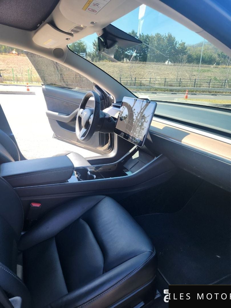 Tesla Model 3 2020 — миниатюра 10