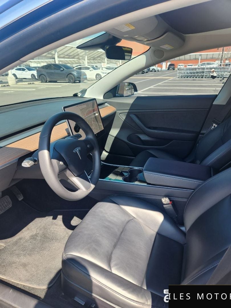 Tesla Model 3 2020 — миниатюра 12