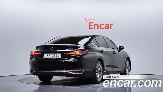 Лексус ES300h 2019 — миниатюра 2