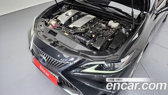 Лексус ES300h 2019 — миниатюра 6