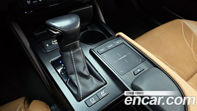 Лексус ES300h 2019 — миниатюра 9