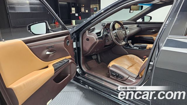 Лексус ES300h 2019 — миниатюра 10