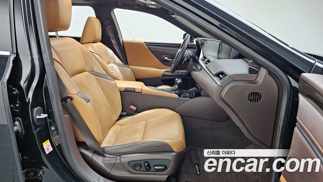 Лексус ES300h 2019 — миниатюра 12