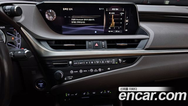 Лексус ES300h 2019 — миниатюра 14