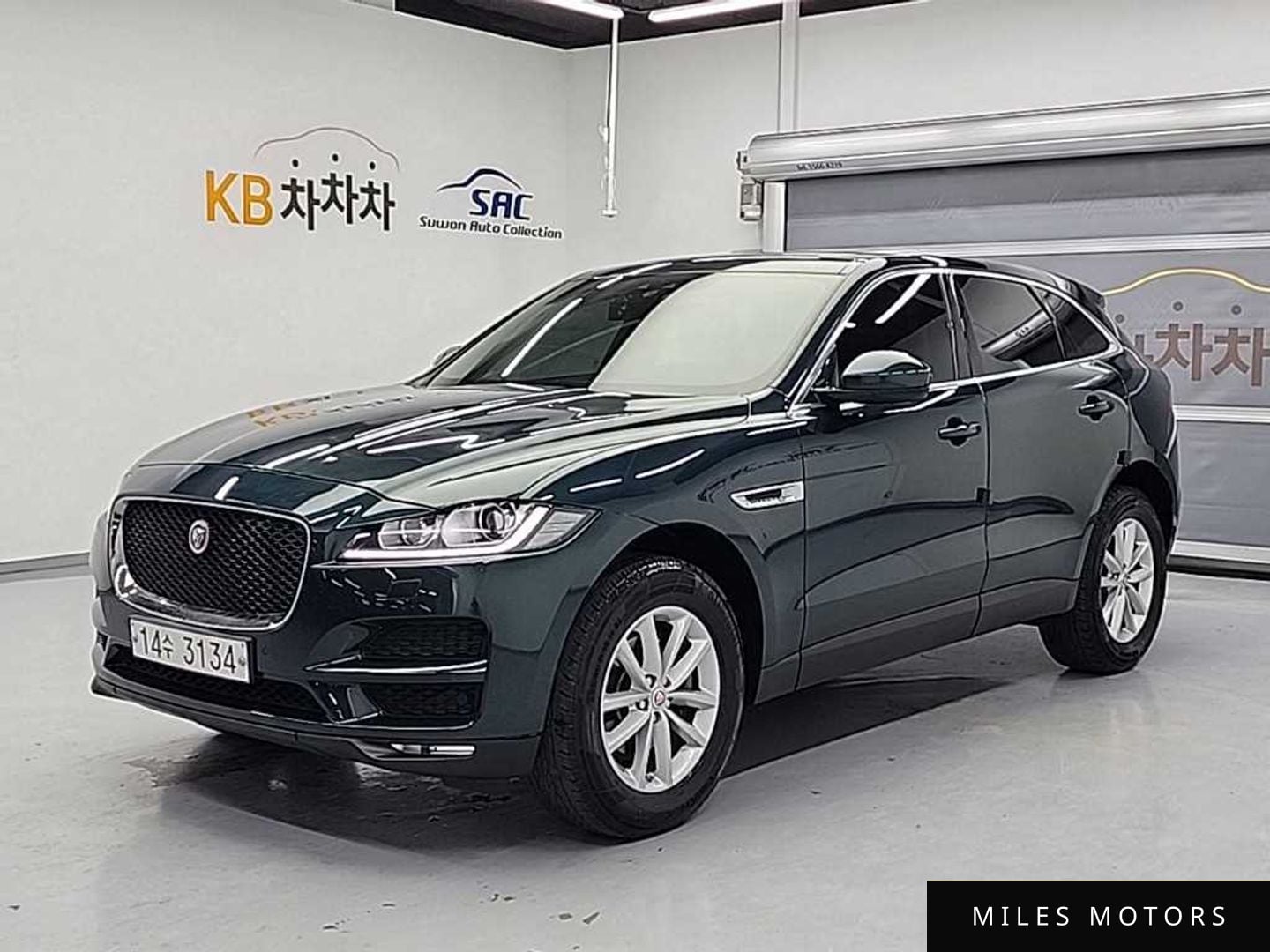 Jaguar F-PACE 2017 — фото 1 из 12