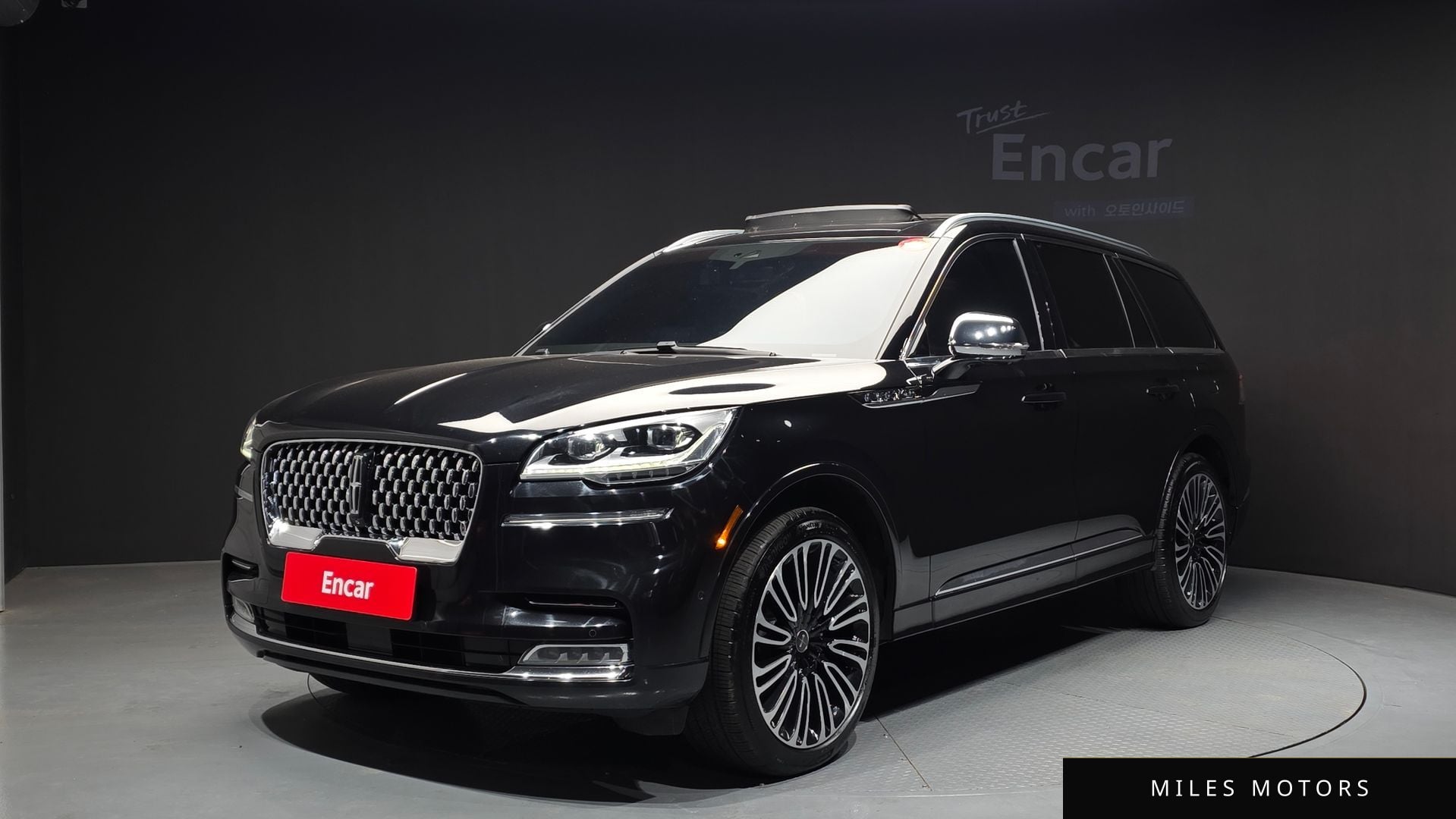 Lincoln Aviator 2021 — фото 1 из 12