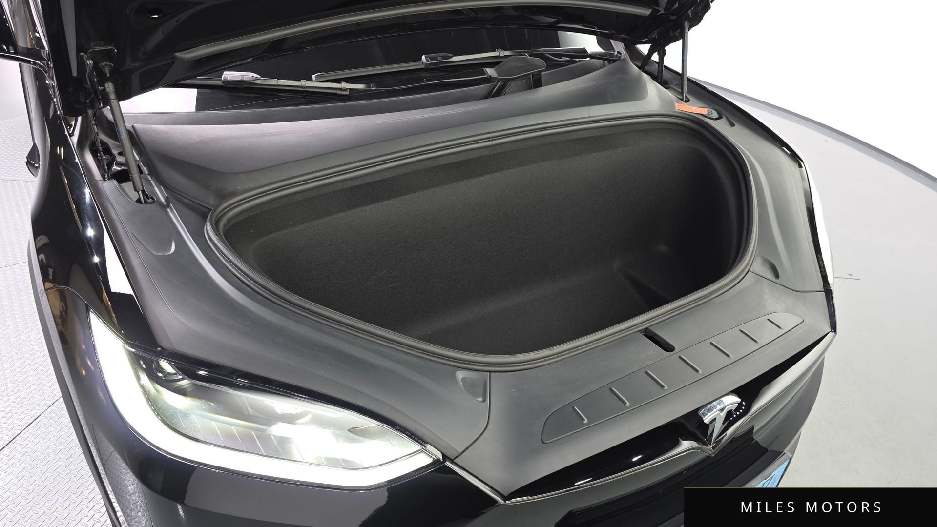 Tesla Model X 2024 — миниатюра 6