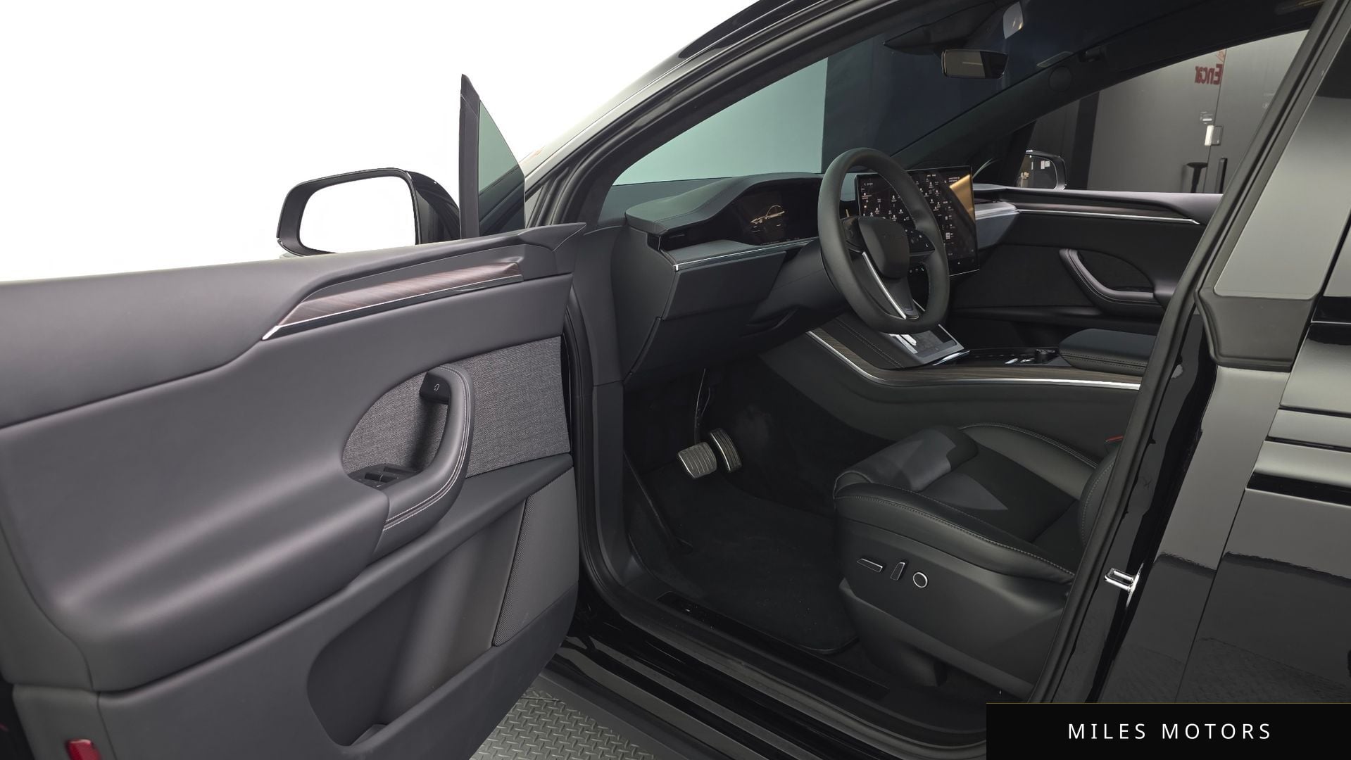 Tesla Model X 2024 — миниатюра 13