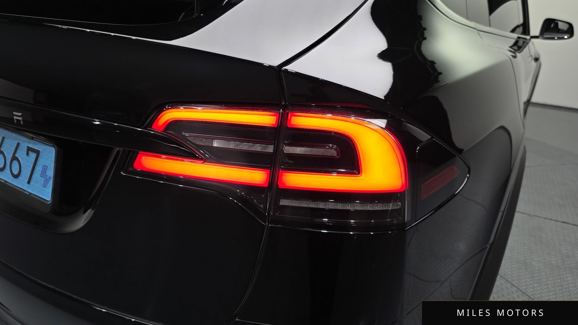 Tesla Model X 2024 — миниатюра 9