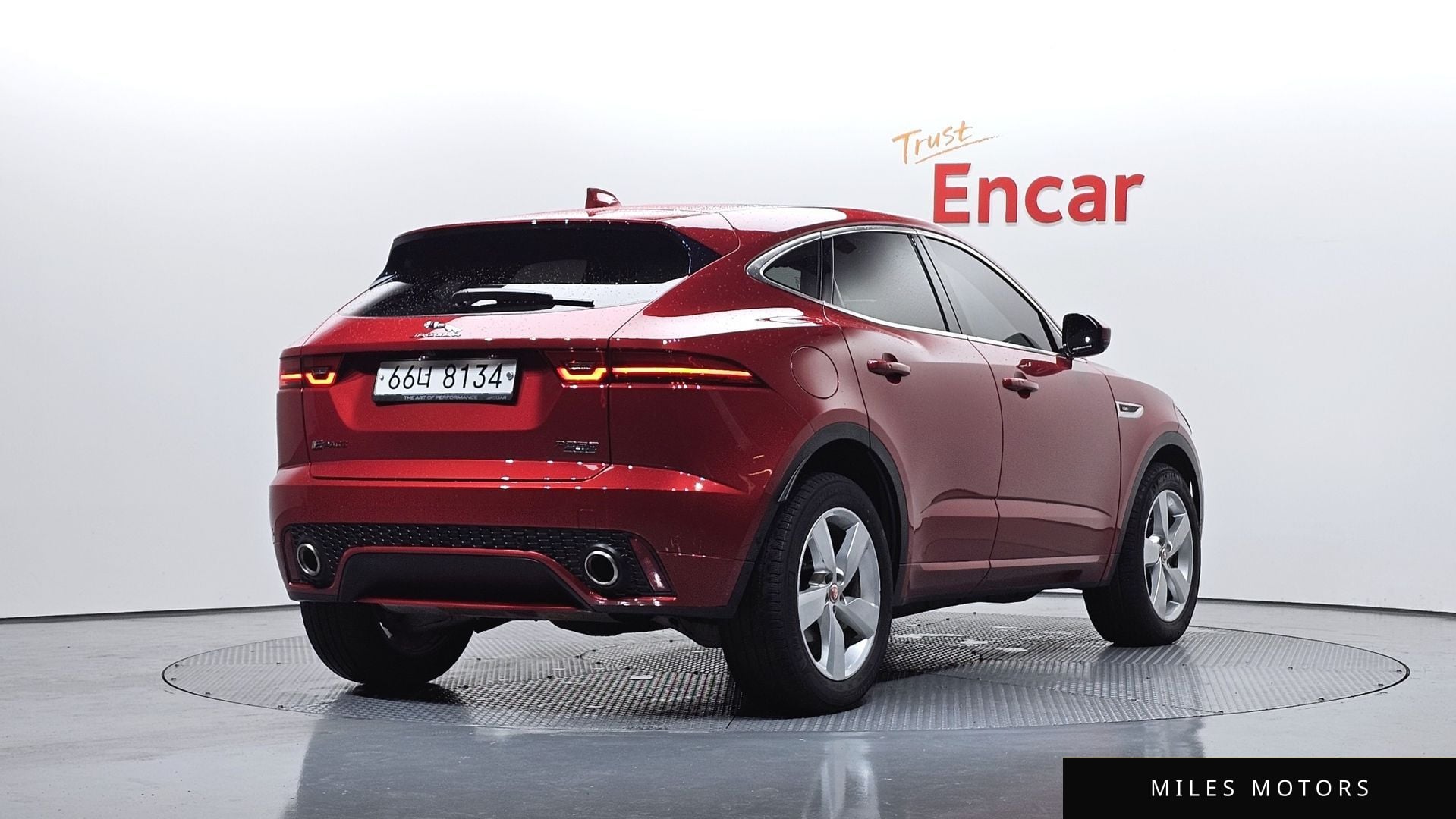 Jaguar E-PACE 2018 — миниатюра 2