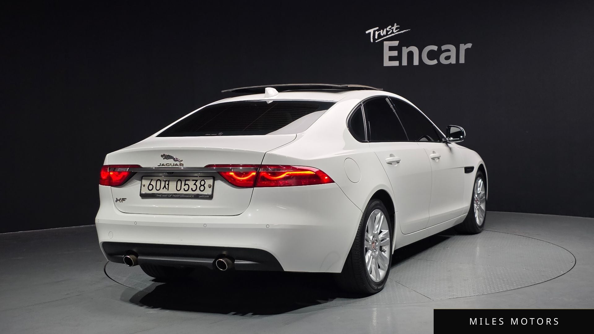 Jaguar XF (X260) 2017 — миниатюра 2