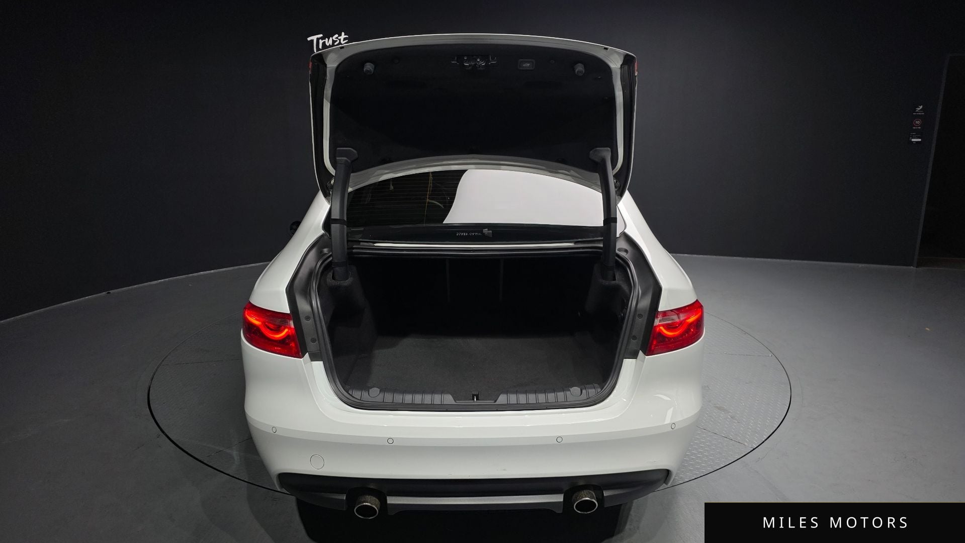 Jaguar XF (X260) 2017 — миниатюра 19