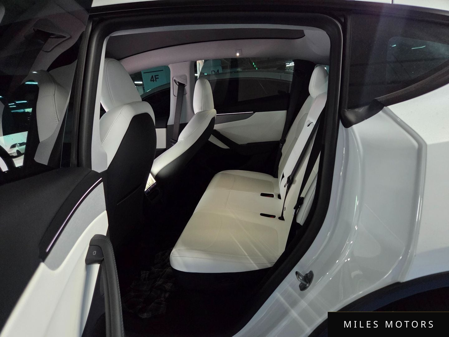 Tesla Model Y 2025 — миниатюра 2