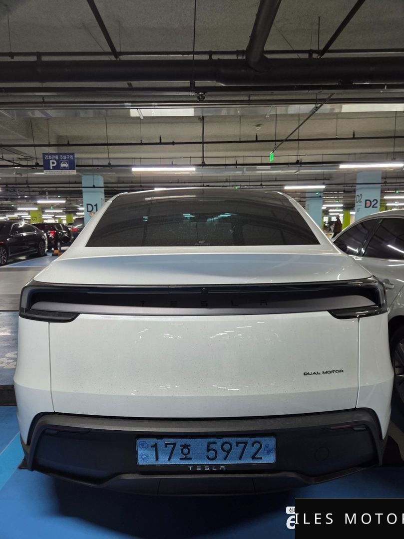 Tesla Model Y 2025 — миниатюра 8