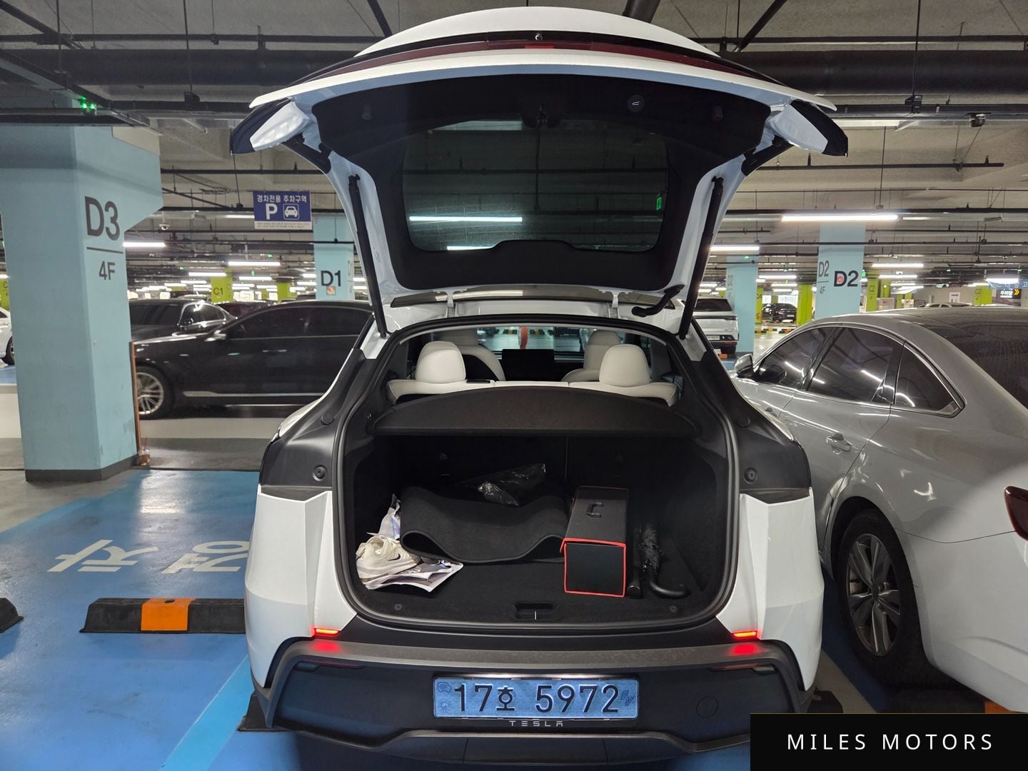 Tesla Model Y 2025 — миниатюра 9