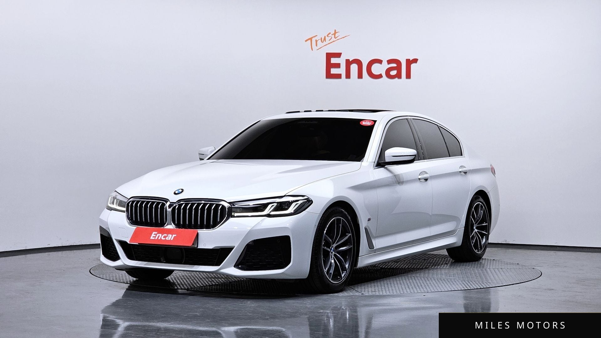 BMW 5 Series (G30) 2022 — фото 1 из 12