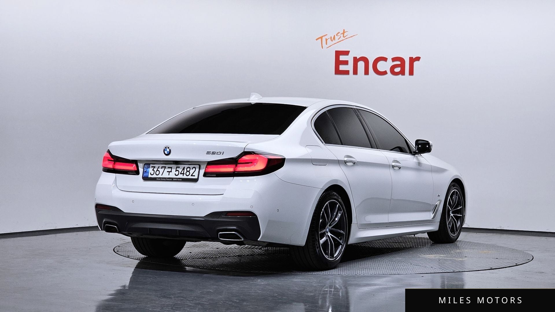 BMW 5 Series (G30) 2022 — миниатюра 2